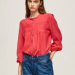 estudio rojo blusa plisada con diseño calado Pepe Jeans 06X4321 mujer