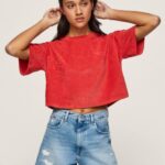 estudio rojo camiseta cropped de terciopelo Pepe Jeans 06X4460 mujer