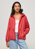 estudio rojo chaqueta cortavientos con capucha Pepe Jeans 06X4129 mujer