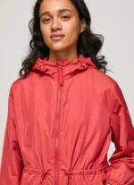 estudio rojo chaqueta cortavientos con capucha Pepe Jeans 06X4129 mujer - Imagen 3