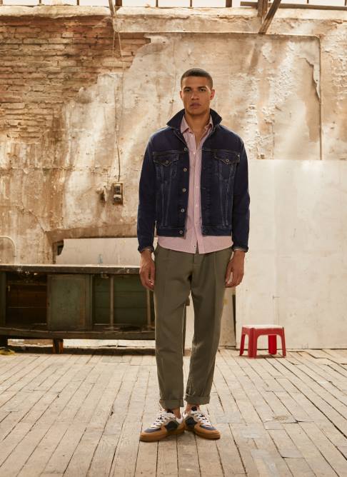 fundicion_pantalones_chinos_de_corte_holgado_con_flechas_pepe_jeans_06x41108_hombres.jpg fundición pantalones chinos de corte holgado con flechas Pepe Jeans 06X41108 hombres - Imagen 1