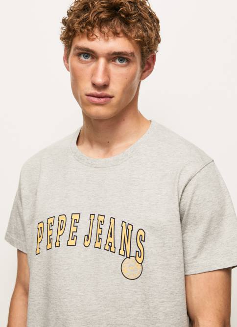 marga gris claro playera con logo estampado Pepe Jeans 06X4971 hombres - Imagen 3